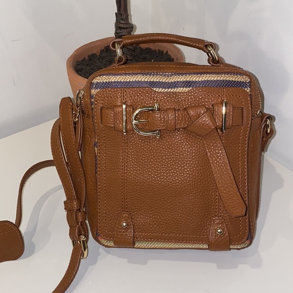 Etienne Aigner crossbody bag - Picture 3 of 5